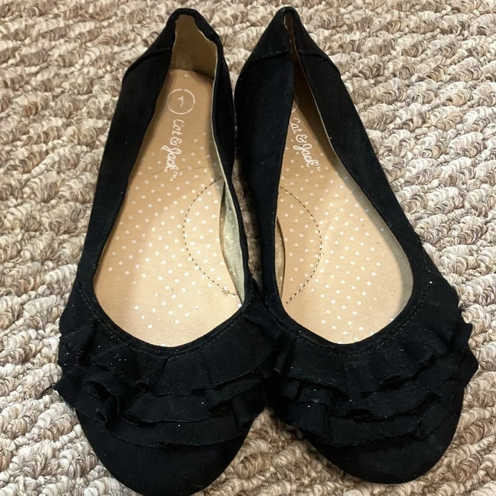 Cat & Jack Size 1 Black Girls Flats. (Preloved)